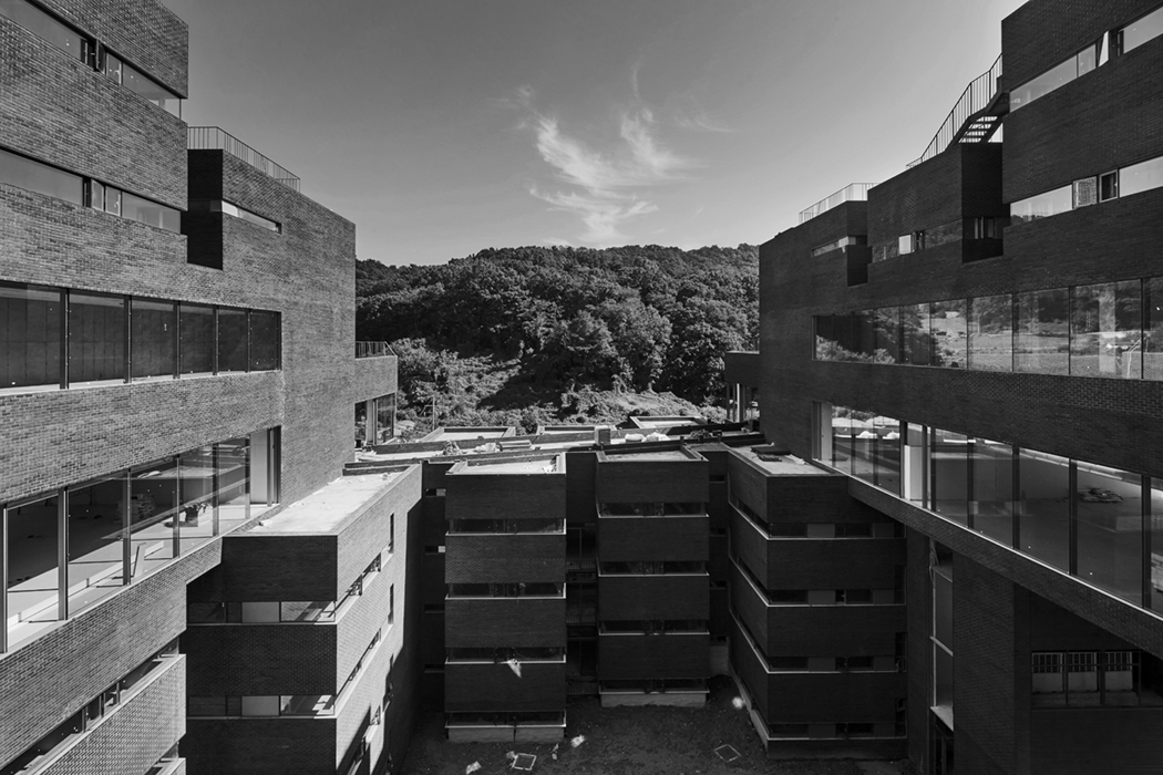 Thierry Sauvage: Minsuk Cho Architect Corée Séoul architecture photographe mass studies Daejeon University residential colleges by Mass Studies and Iroje
